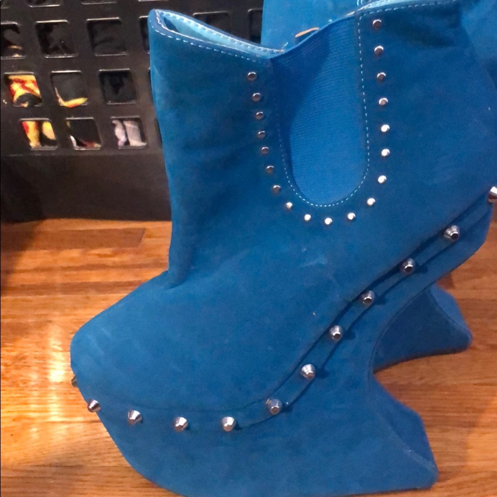Heelless heels